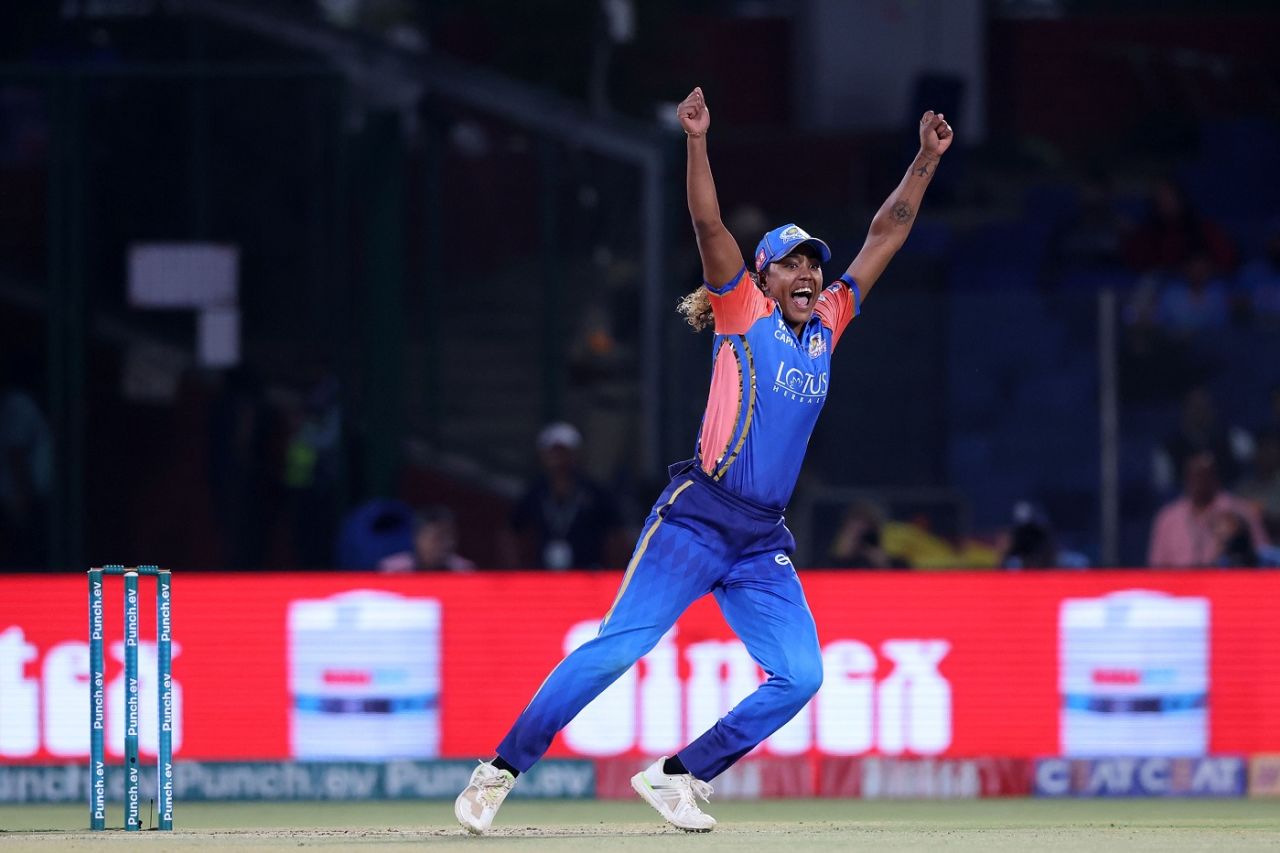 Hayley Matthews struck in her first over to remove Sophie Devine, Mumbai Indians vs Royal Challengers Bangalore, WPL, Eliminator, Delhi, March 15, 2024
