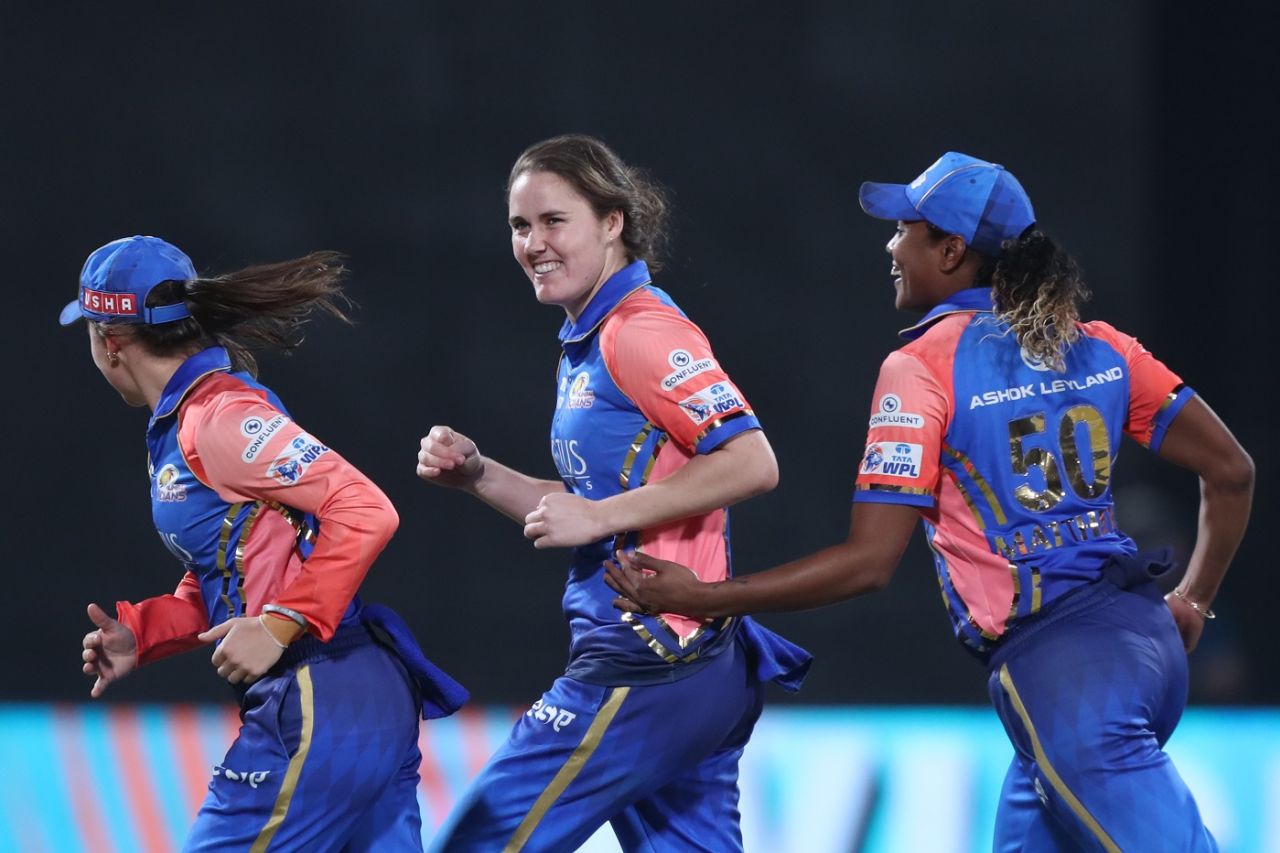 Nat Sciver-Brunt celebrates the dismissal of Smriti Mandhana, Mumbai Indians vs Royal Challengers Bangalore, WPL, Eliminator, Delhi, March 15, 2024 