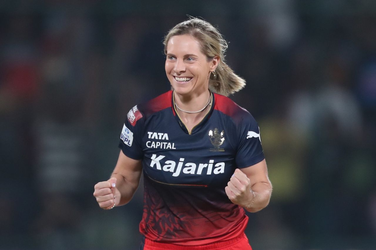 Sophie Molineux brought Royal Challengers Bangalore back into the contest, Delhi Capitals vs Royal Challengers Bangalore, final, WPL, Delhi, March 17, 2024