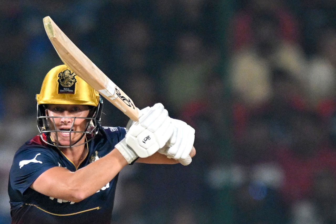 Sophie Devine plays down the ground, Delhi Capitals vs Royal Challengers Bangalore, final, WPL, Delhi, March 17, 2024
