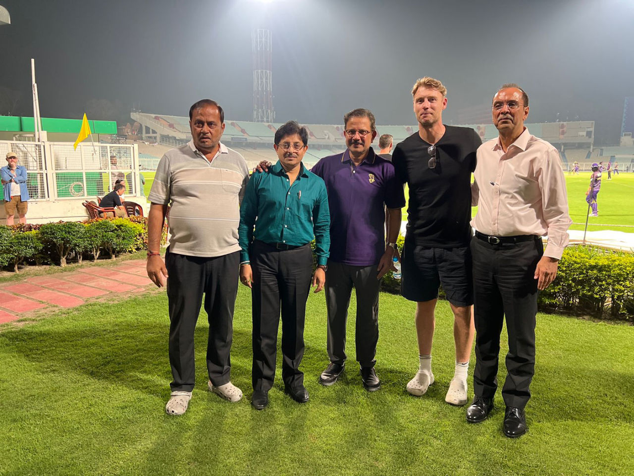 Andrew Flintoff poses with KKR chief executive Venky Mysore and other officials