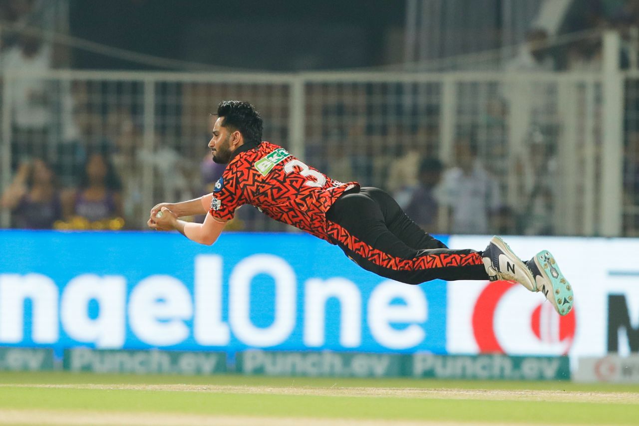 Mayank Markande goes full stretch to his right to pouch Ramandeep Singh, Kolkata Knight Riders vs Sunrisers Hyderabad, IPL 2024, Kolkata, March 23, 2024