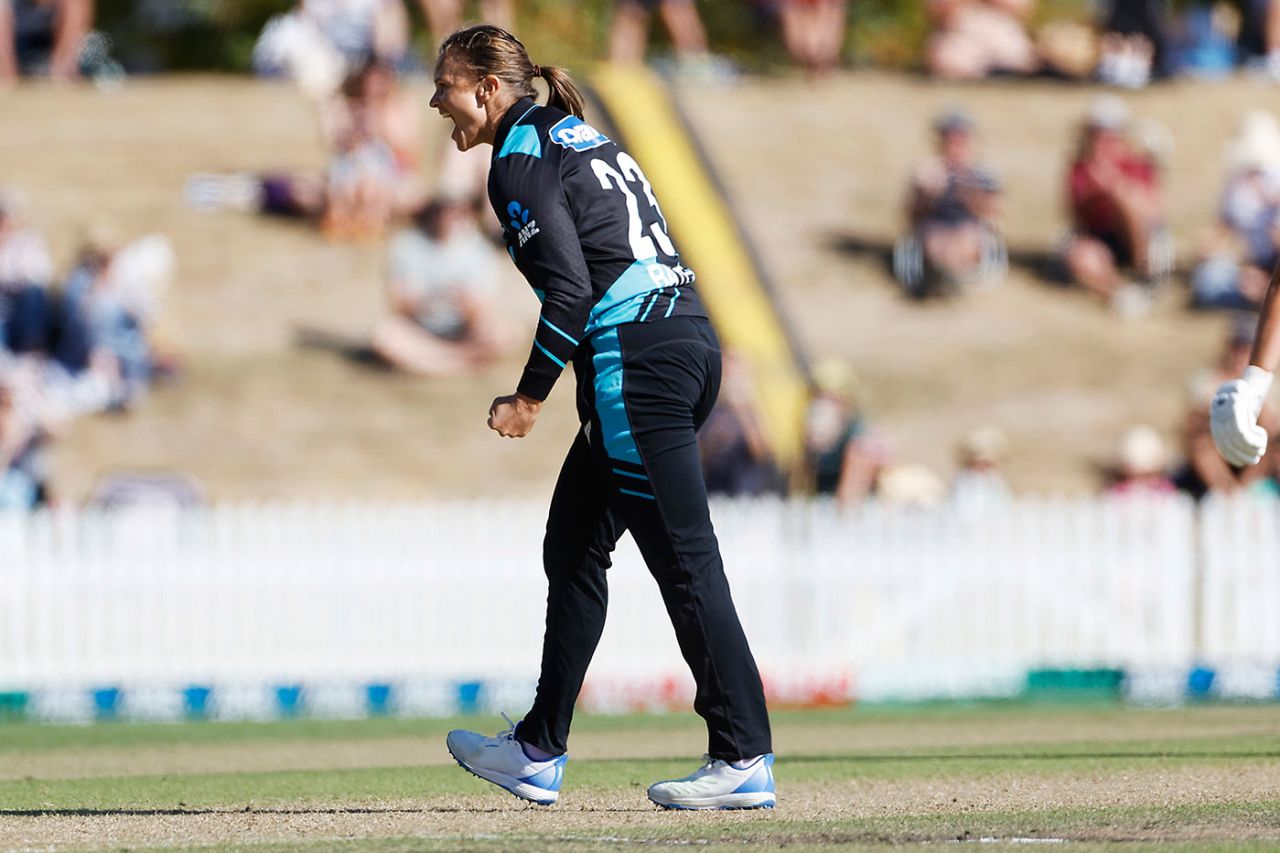 Suzie Bates bowled the final over and secured victory, New Zealand vs England, 3rd T20I, Nelson, March 24, 2024