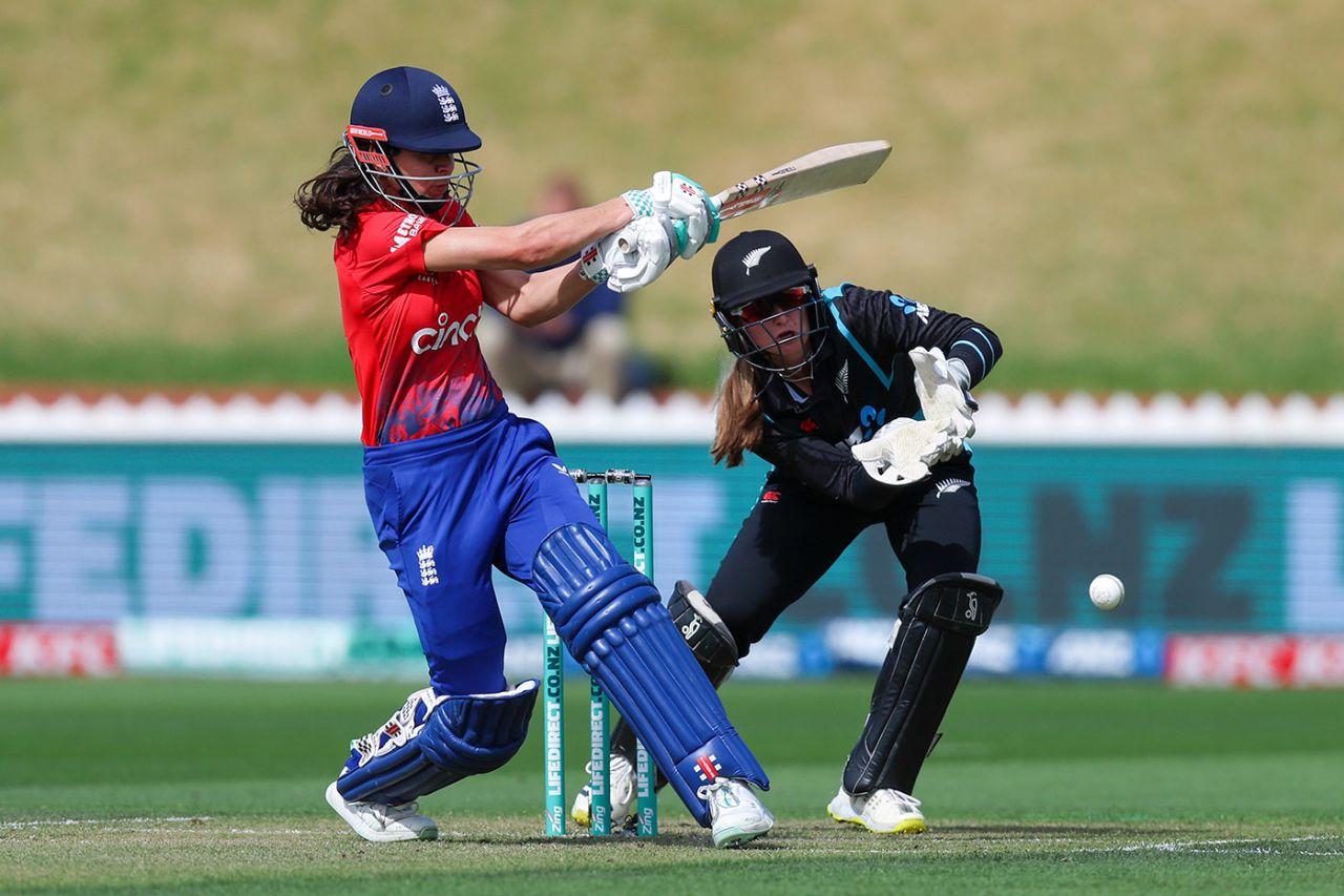 Maia Bouchier pulls during her 91, New Zealand vs England, 4th T20I, Wellington, March 27, 2024