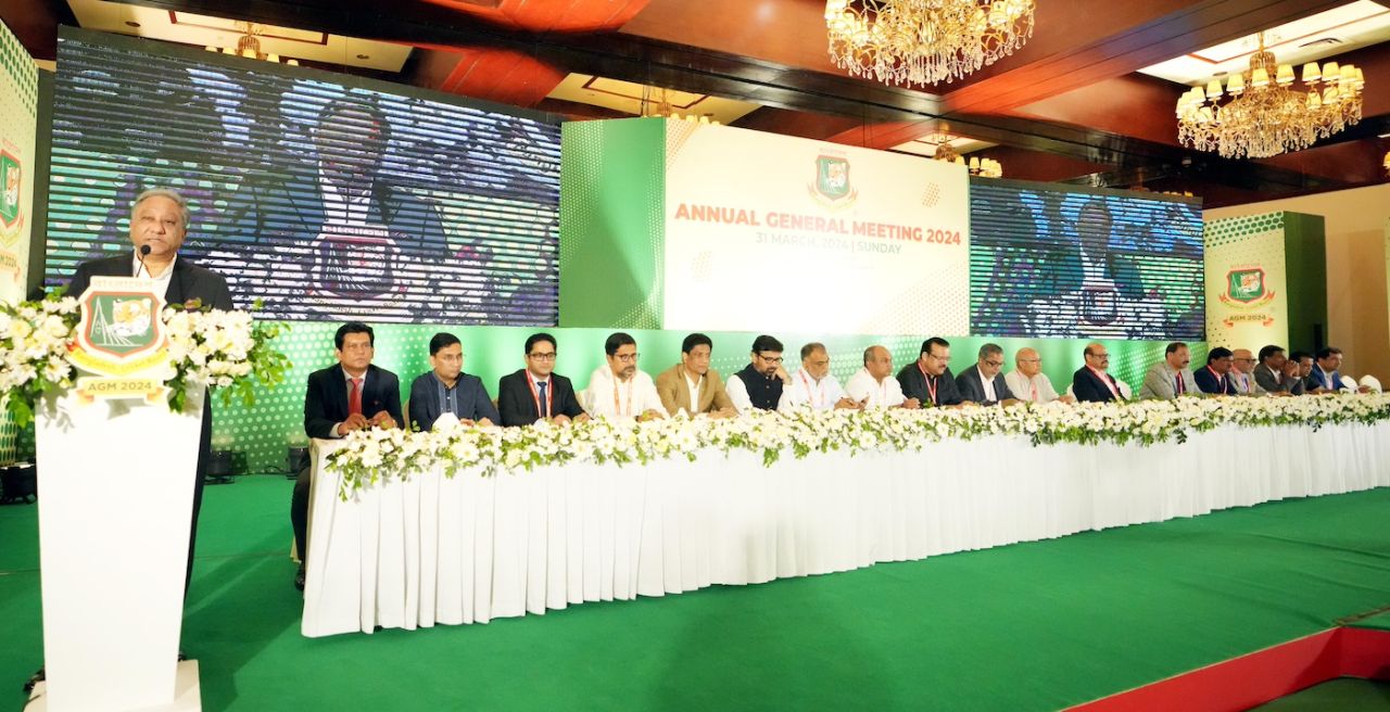 Nazmul Hassan speaks at the BCB's annual general meeting, Dhaka, March 31, 2024