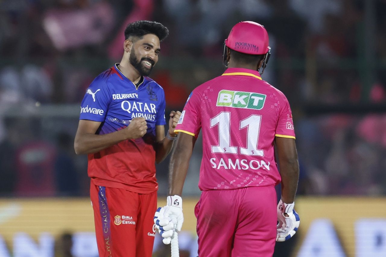 Mohammed Siraj celebrates the wicket of Sanju Samson, Rajasthan Royals vs Royal Challengers Bengaluru, IPL 2024, Jaipur, April 6, 2024