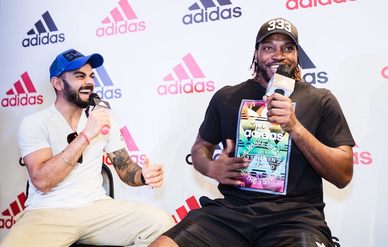 Virat Kohli and Chris Gayle at a sponsor's event in a mall in Bengaluru, May 1, 2016