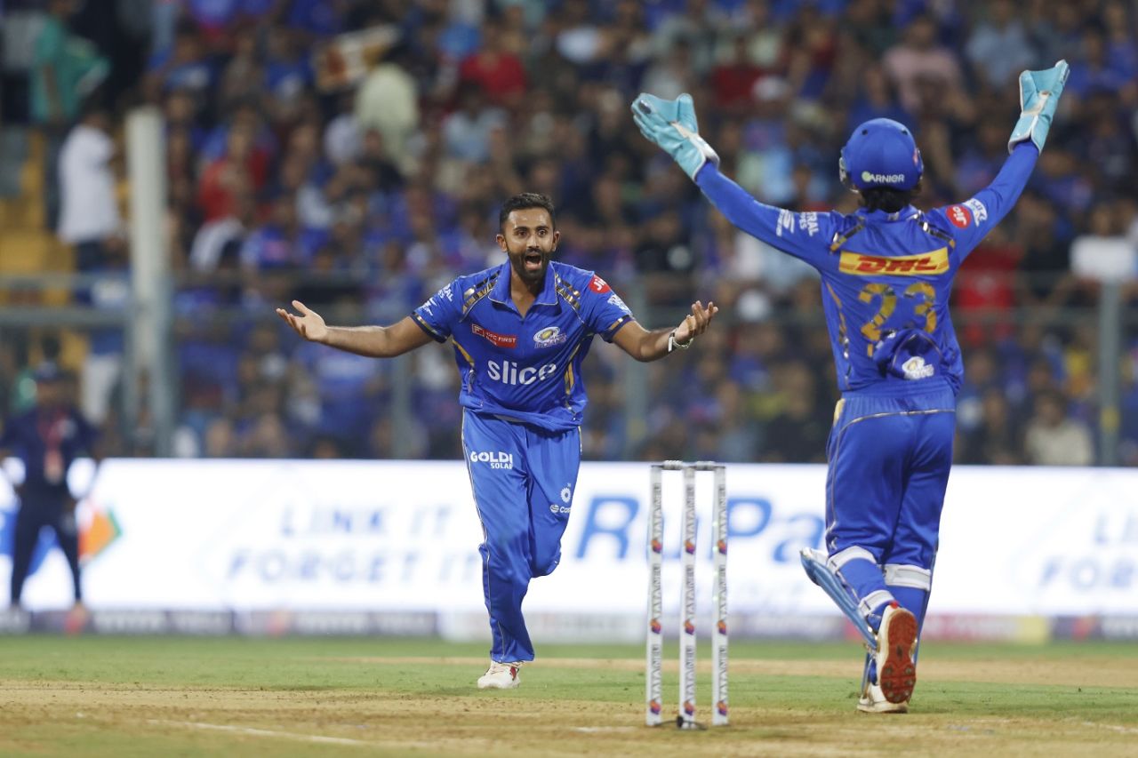 Shreyas Gopal dismissed Glenn Maxwell without scoring, Mumbai Indians vs Royal Challengers Bangalore, IPL 2024, Mumbai, April 11, 2024