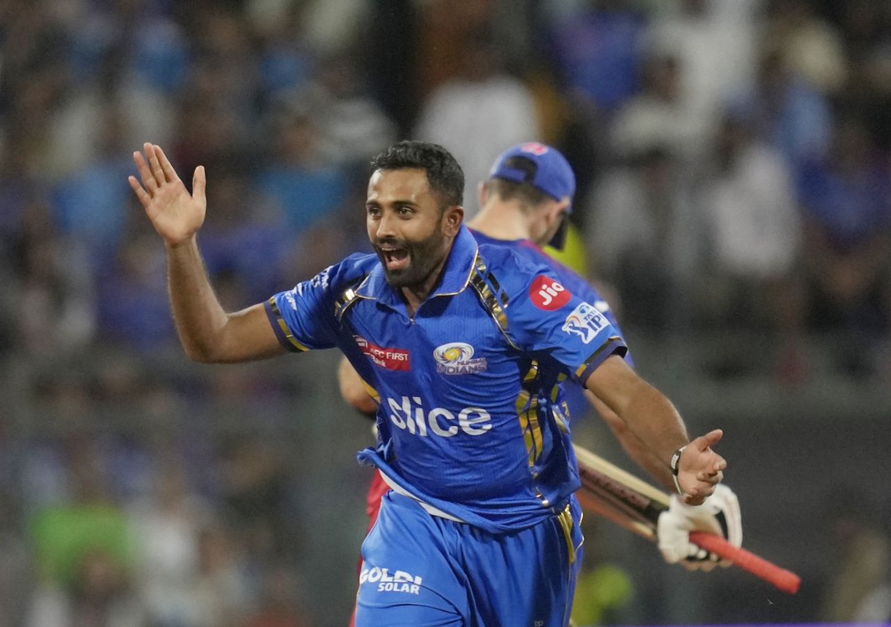 Shreyas Gopal sent Glenn Maxwell back for his 17th IPL duck, Mumbai Indians vs Royal Challengers Bangalore, IPL 2024, Mumbai, April 11, 2024