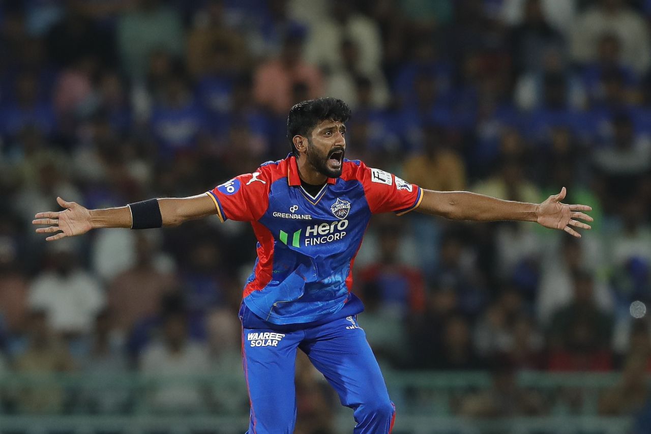 Khaleel Ahmed sent back Quinton de Kock and Devdutt Padikkal, both lbw, early, Lucknow Super Giants vs Delhi Capitals, IPL 2024, Lucknow, April 12, 2024