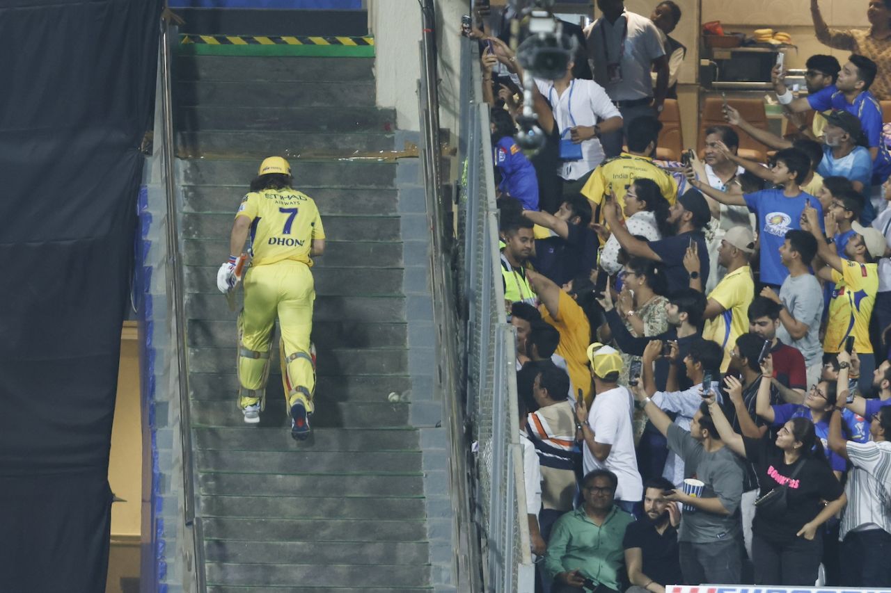 MS Dhoni runs up the stairs after hitting 20 off 4 balls, Mumbai Indians vs Chennai Super Kings, IPL 2024, Mumbai, April 14, 2024