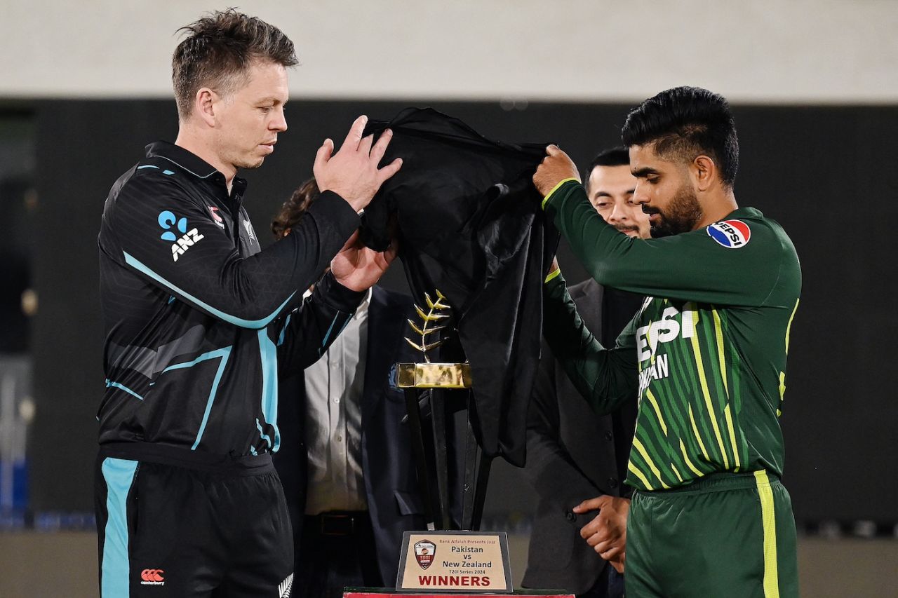Michael Bracewell and Babar Azam unveil the trophy for the T20I series between Pakistan and New Zealand, Rawalpindi, April 17, 2024