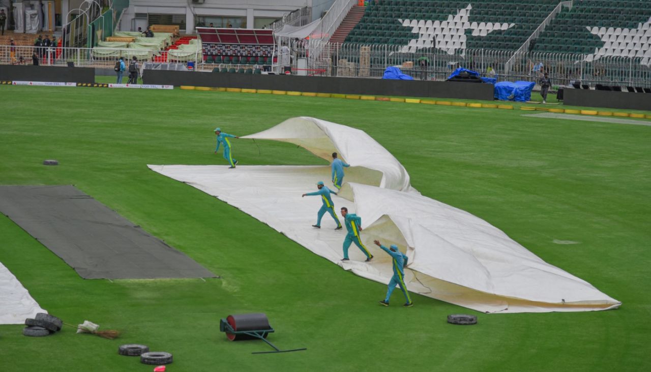 Groundstaff deal with the covers in a drizzly Rawalpindi, Pakistan vs New Zealand, 1st men's T20I, Rawalpindi, April 18, 2024
