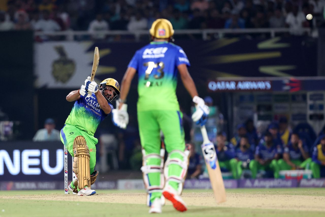 Karn Sharma hit Mitchell Starc for three sixes in four balls to start the final over of the chase, Kolkata Knight Riders vs Royal Challengers Bengaluru, IPL 2024, Kolkata, April 21, 2024