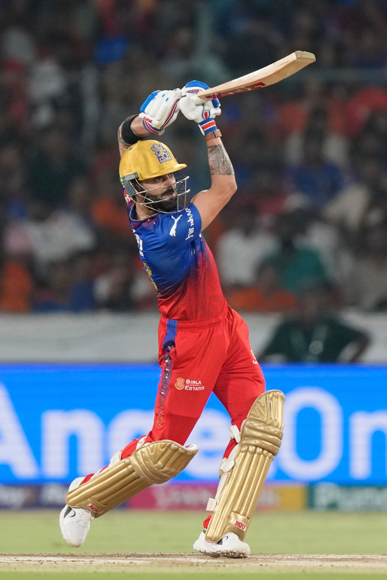 Virat Kohli launches one down the ground on his way to a 37-ball fifty, Sunrisers Hyderabad vs Royal Challengers Bengaluru, IPL 2024, Hyderabad, April 25, 2024