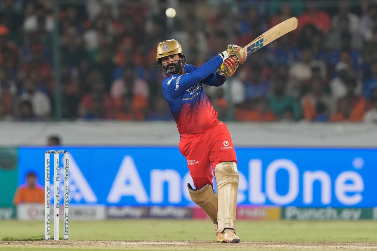 Dinesh Karthik put together a much-needed 11 off six at the death, Sunrisers Hyderabad vs Royal Challengers Bengaluru, IPL 2024, Hyderabad, April 25, 2024
