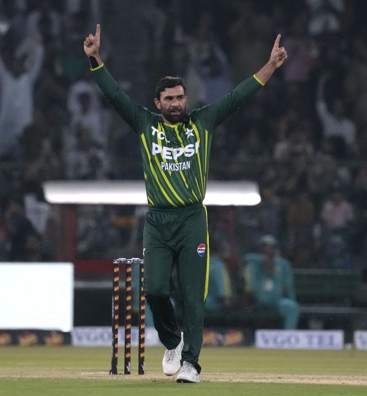 Iftikhar Ahmed celebrates after getting rid of Mark Chapman, Pakistan vs New Zealand, 4th T20I, Lahore, April 25, 2024