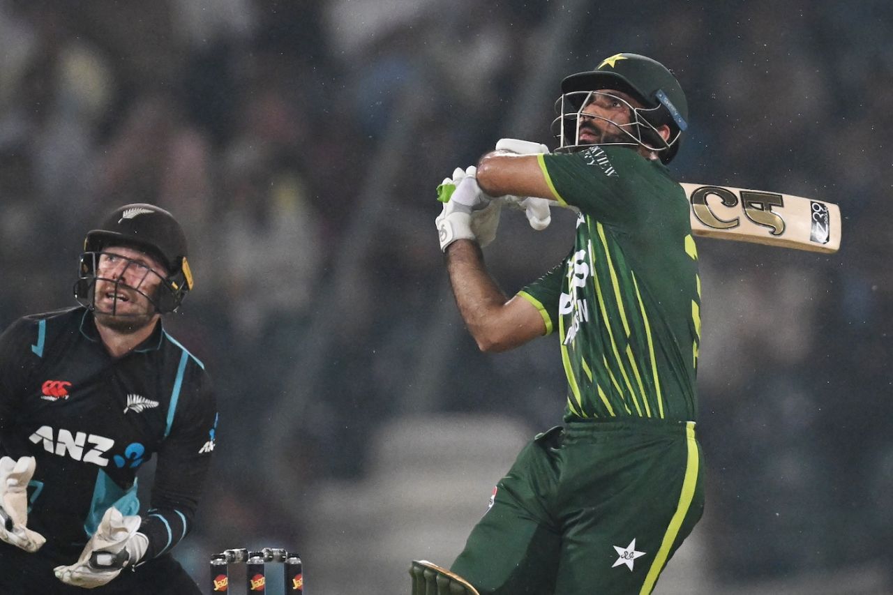 Fakhar Zaman smashed Ish Sodhi for a six early on in his innings, Pakistan vs New Zealand, 4th T20I, Lahore, April 25, 2024