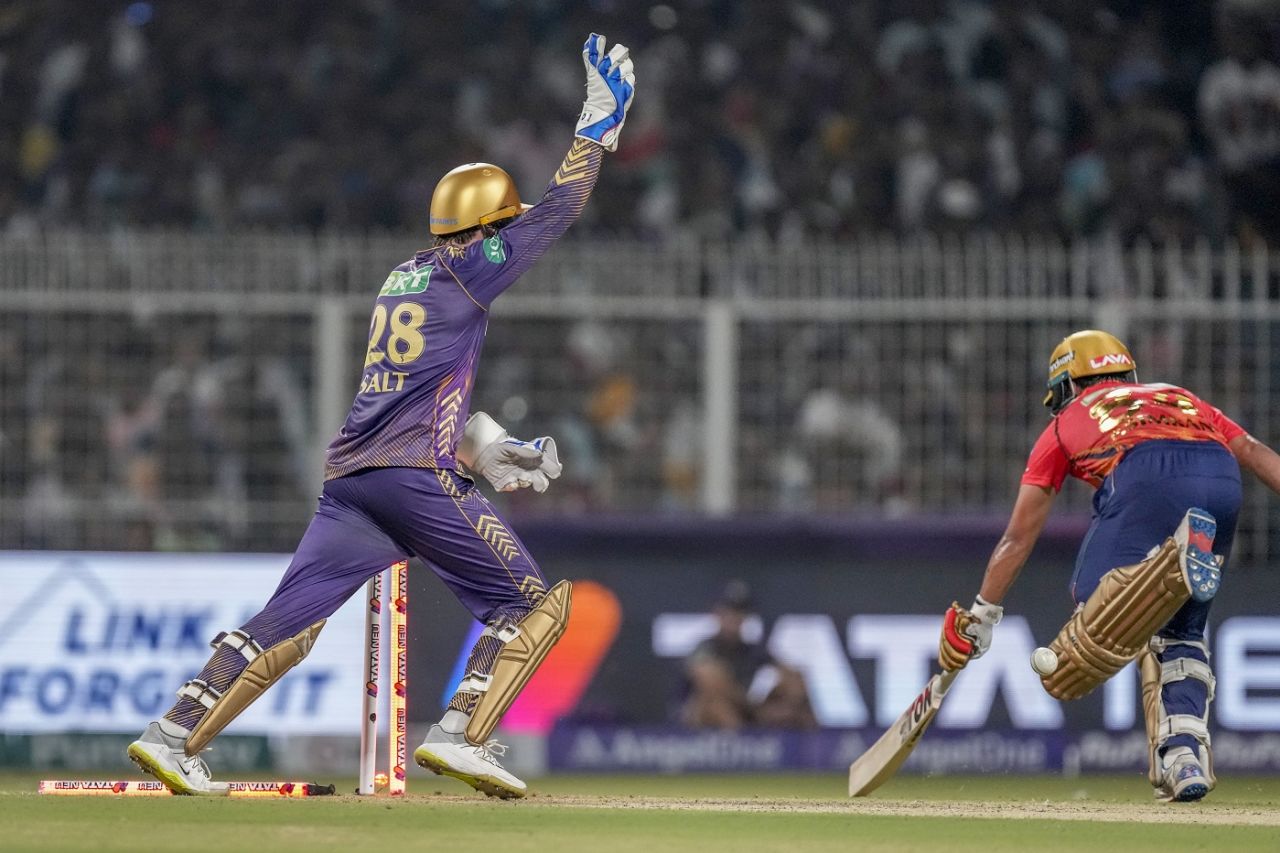 A Sunil Narine direct hit closed out the powerplay with the wicket of Prabhsimran Singh, Kolkata Knight Riders vs Punjab Kings, IPL 2024, Kolkata, April 26, 2024