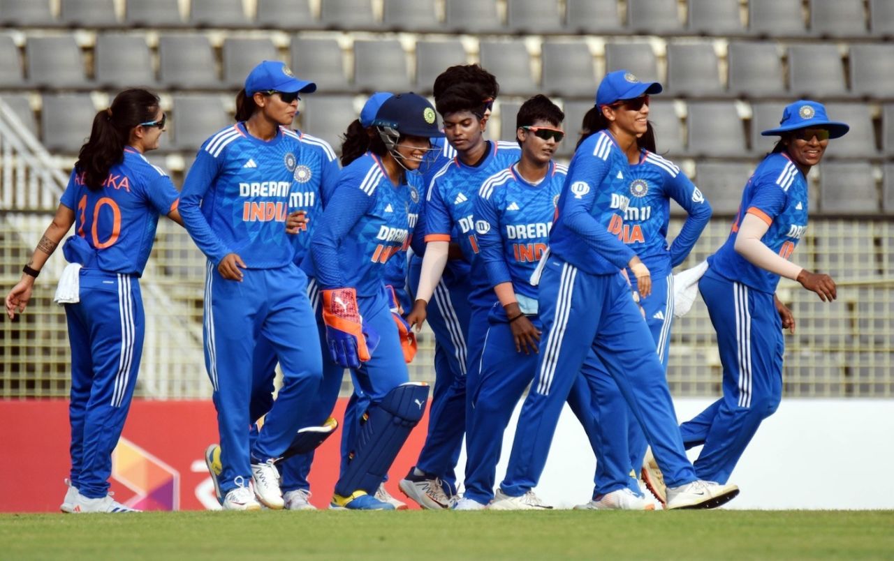 Smriti Mandhana leads a happy Indian side into the field, Bangladesh vs India, 2nd women's T20I, Sylhet, April 30, 2024