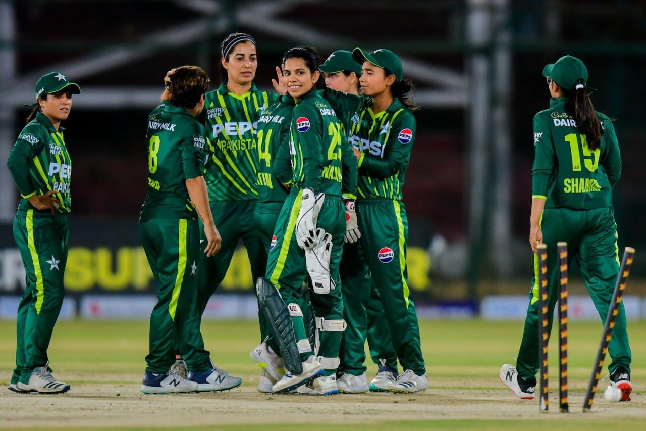 The Pakistan players celebrate the fall of Rashada Williams, Pakistan vs West Indies, 3rd women's T20I, Karachi, April 30, 2024