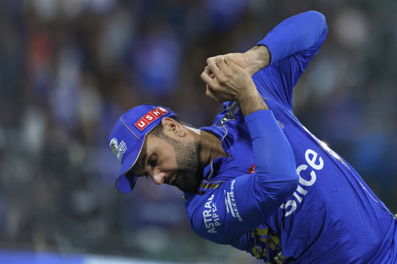 Mohammad Nabi kept his calm to hold on to the catch to dismiss KL Rahul, Lucknow Super Giants vs Mumbai Indians, IPL 2024, Lucknow, April 30, 2024 