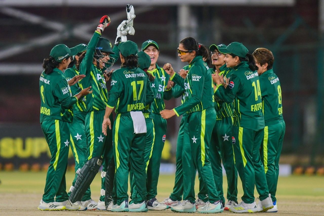 Sadia Iqbal celebrates with her team-mates, Pakistan vs West Indies, 4th women's T20I, 4th T20I, Karachi, May 02, 2024