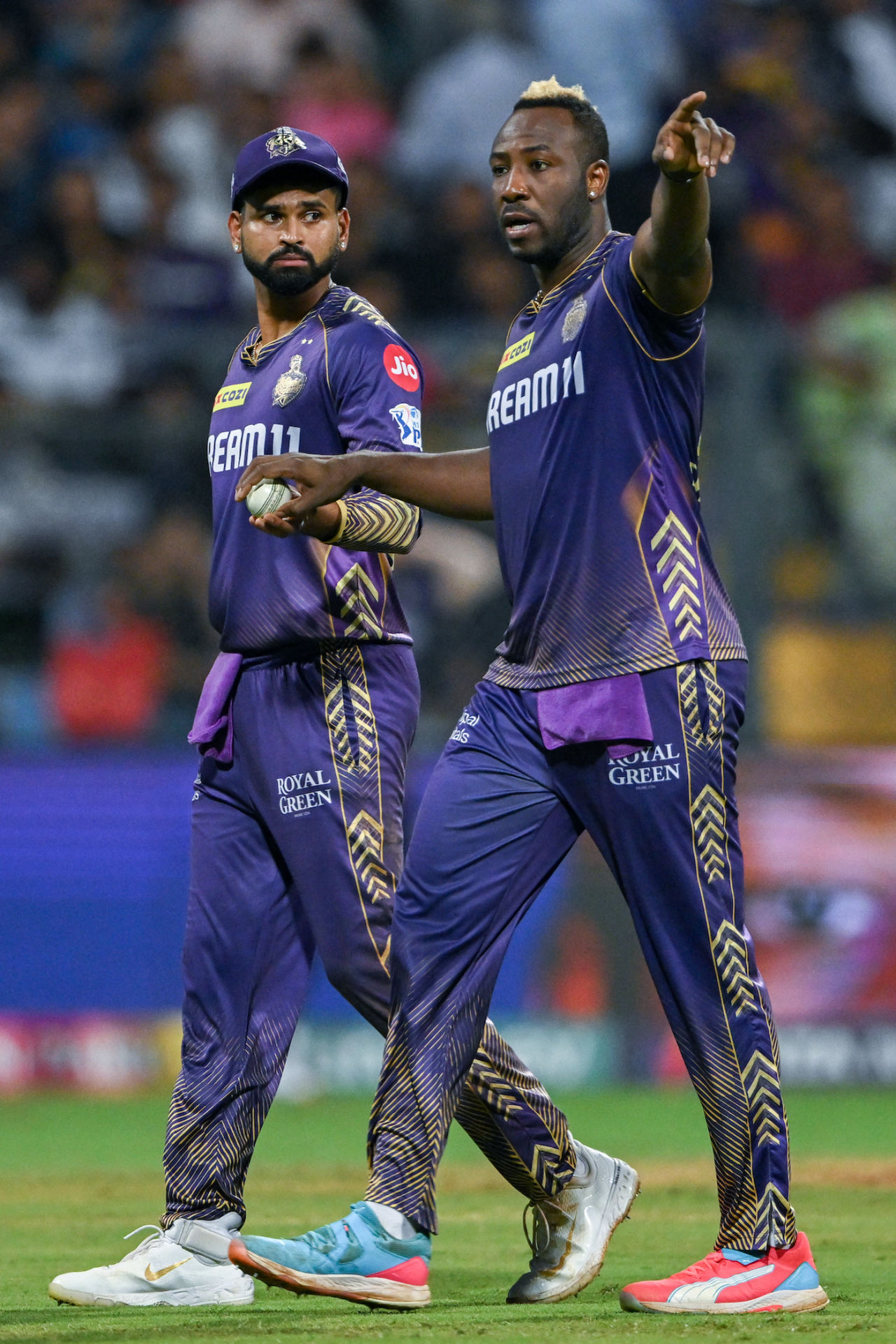 Andre Russell and Shreyas Iyer get the field right, Mumbai Indians vs Kolkata Knight Riders, IPL 2024, Mumbai, May 3, 2024 