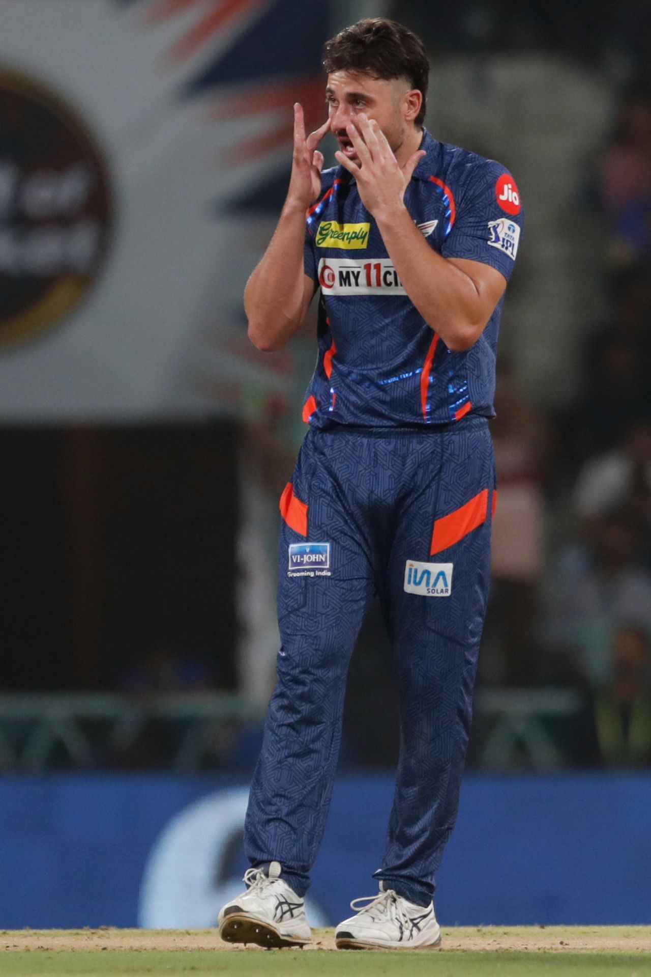 Marcus Stoinis mirrors his team-mates' anguish at being struck for yet another six at the hands of Sunil Narine, Lucknow Super Giants vs Kolkata Knight Riders, IPL 2024, Lucknow, May 5, 2024