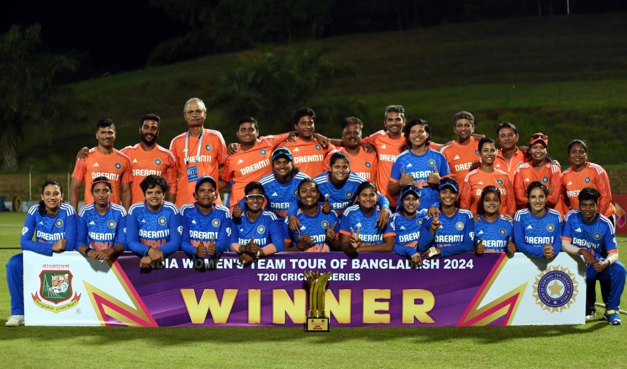 The India team poses with the trophy, Bangladesh vs India, 5th women's T20I, Sylhet, May 9, 2024