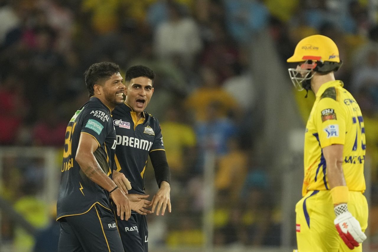 Shubman Gill and Umesh Yadav celebrate the third dismissal, Gujarat Titans vs Chennai Super Kings, IPL, Ahmedabad, May 10, 2024