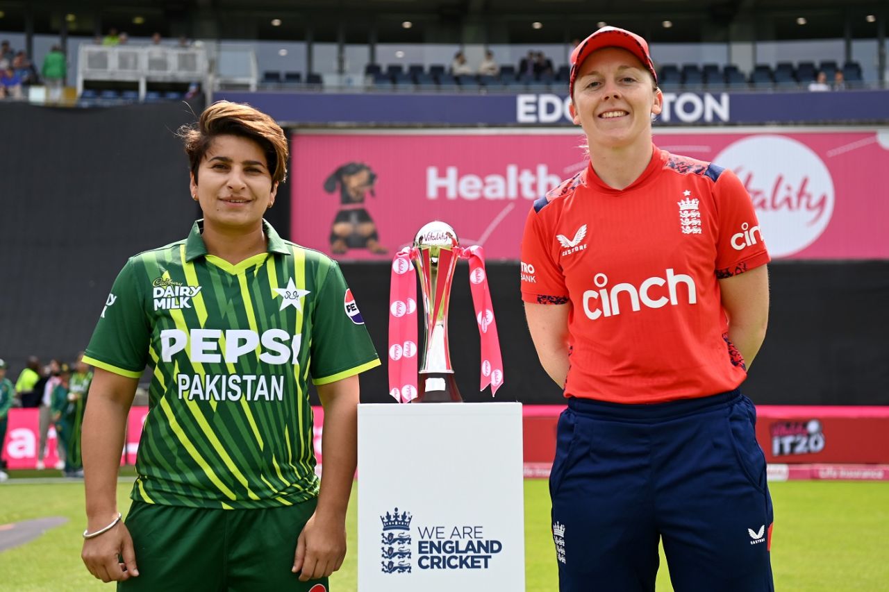 Nida Dar and Heather Knight pose with the trophy, England vs Pakistan, 1st women's T20I, Birmingham, May 11, 2024