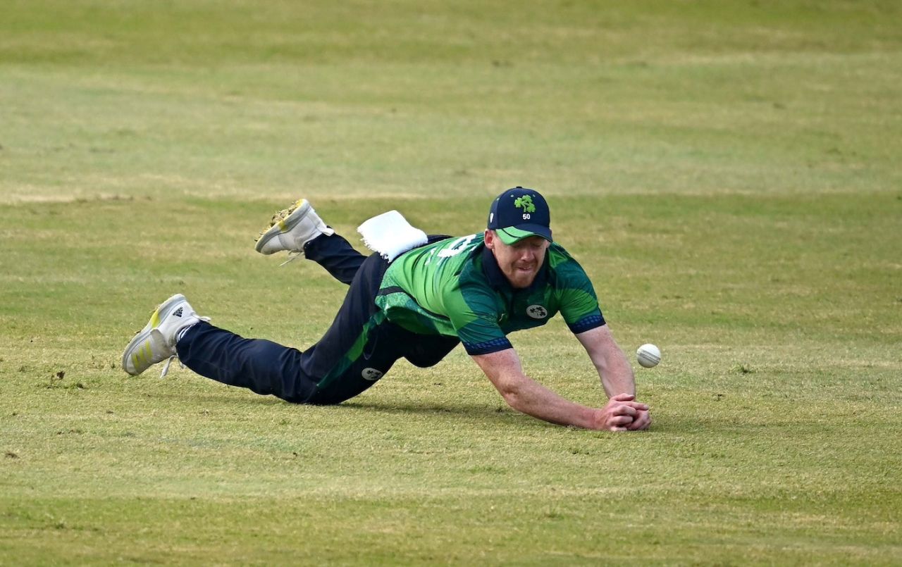Craig Young dives in the field, Ireland vs Pakistan, 2nd T20I, Dublin, May 12, 2024