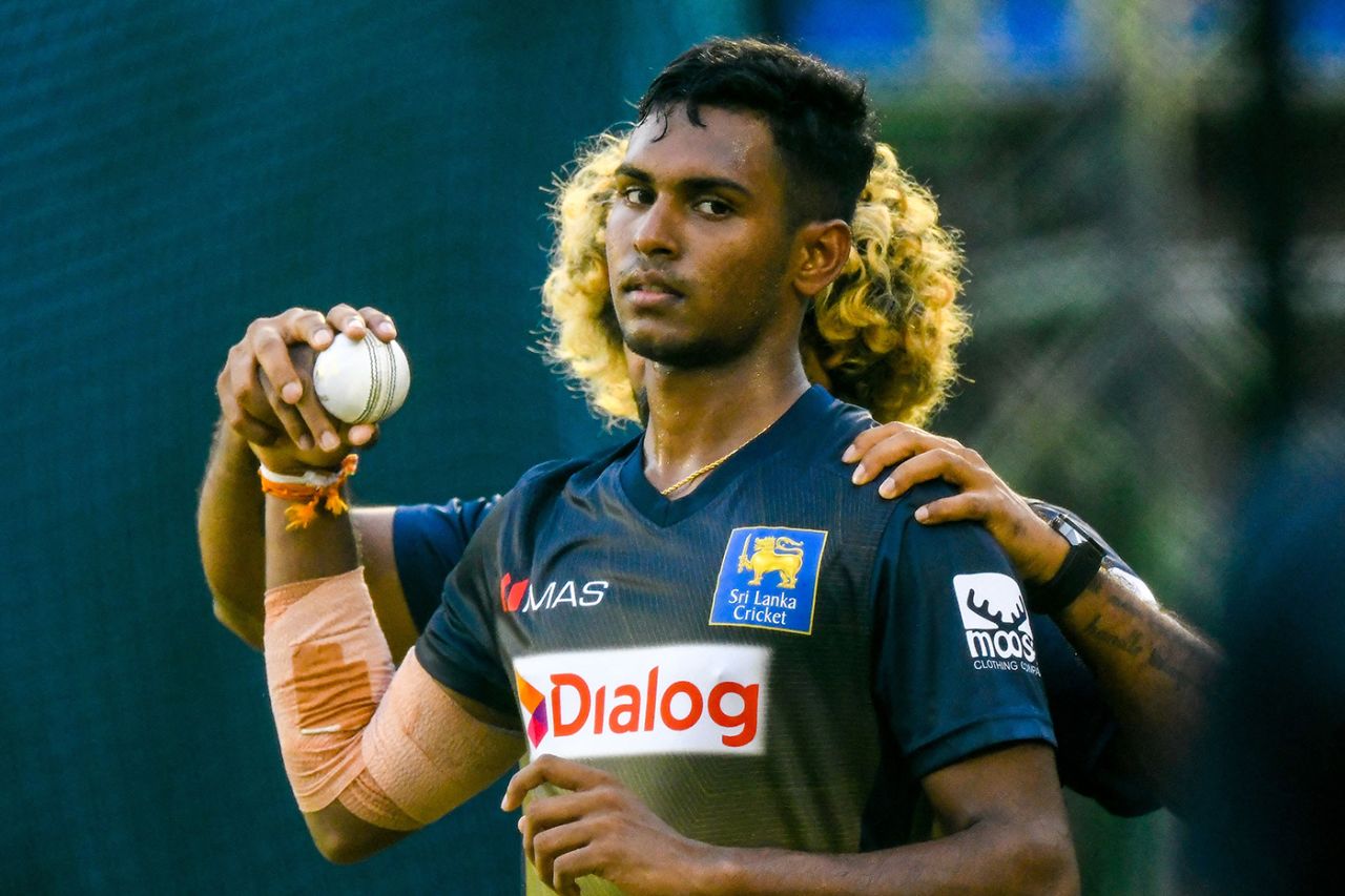 Lasith Malinga works with Matheesha Pathirana, Colombo, June 5, 2022