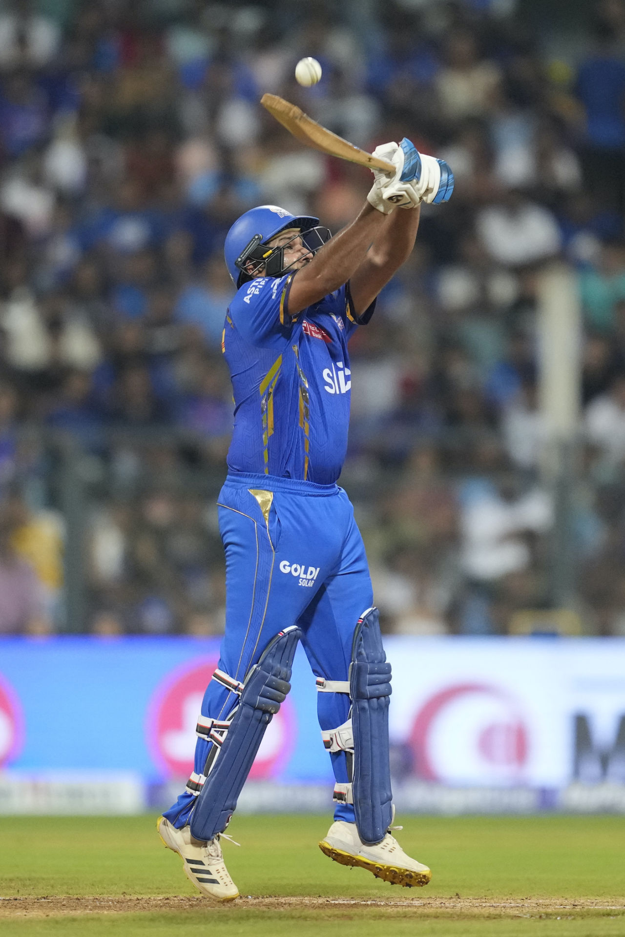 Rohit Sharma upper cut Naveen-ul-Haq in the powerplay, Mumbai Indians vs Lucknow Super Giants, IPL 2024, Mumbai, May 17, 2024