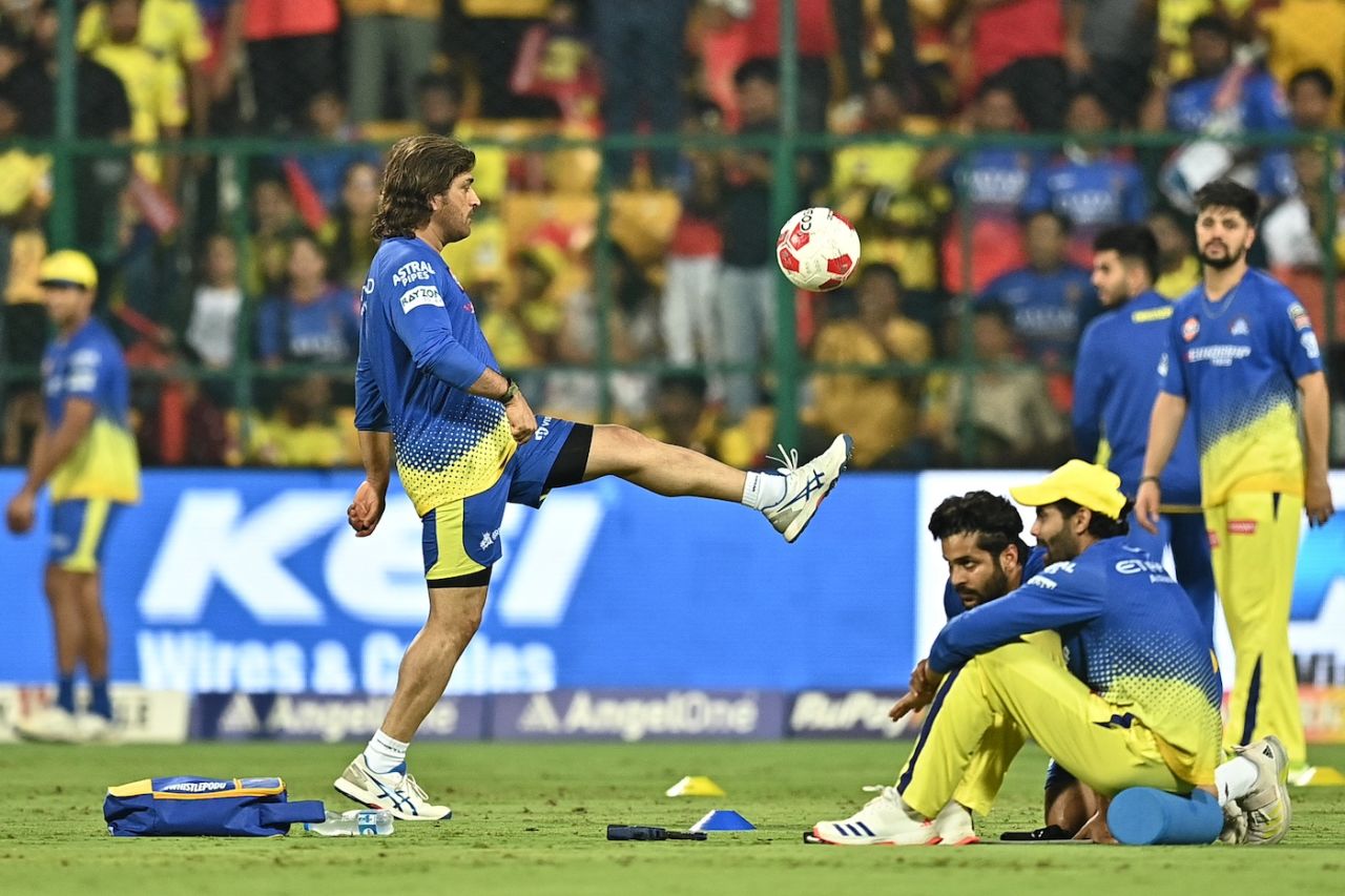 MS Dhoni warms up the way he likes best, Royal Challengers Bengaluru vs Chennai Super Kings, IPL 2024, Bengaluru, May 18, 2024