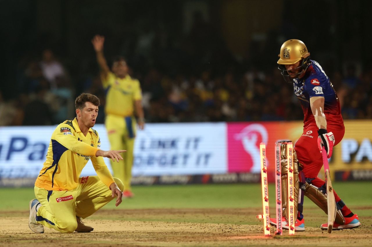 That's a lucky break for CSK as Mitchell Santner gets a fingertip on a drive to run Faf du Plessis out, Royal Challengers Bengaluru vs Chennai Super Kings, IPL 2024, Bengaluru, May 18, 2024