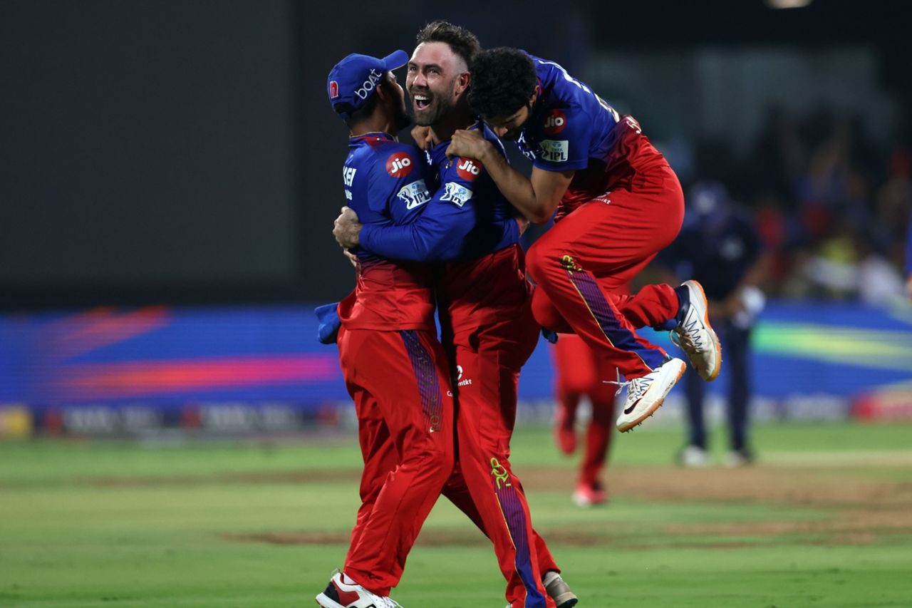 Glenn Maxwell picked a wicket off the first ball of the CSK innings, Royal Challengers Bengaluru vs Chennai Super Kings, IPL 2024, Bengaluru, May 18, 2024