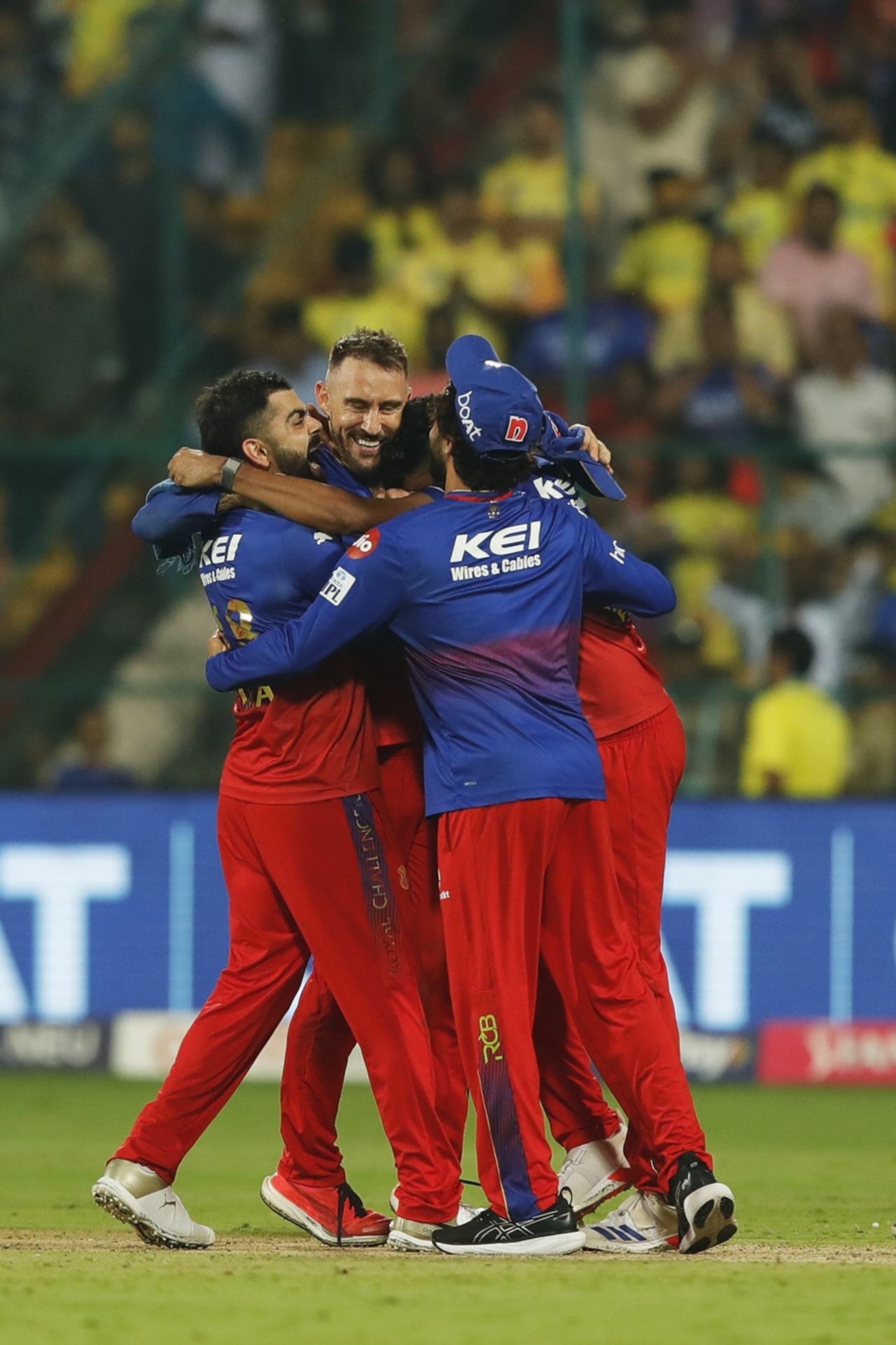 Faf du Plessis celebrates with his team-mates after RCB qualify for playoffs, Royal Challengers Bengaluru vs Chennai Super Kings, IPL 2024, Bengaluru, May 18, 2024