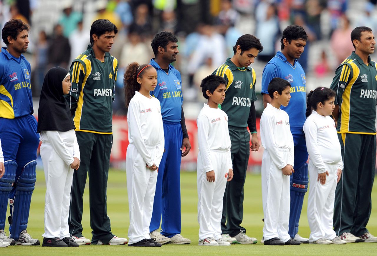 Tillakaratne Dilshan, Mohammad Amir, Muthiah Muralidaran, Salman Butt, Kumar Sangakkara and Younis Khan line up for the national anthems, Pakistan v Sri Lanka, ICC World Twenty20 Super Eights, Lord's, June 12, 2009