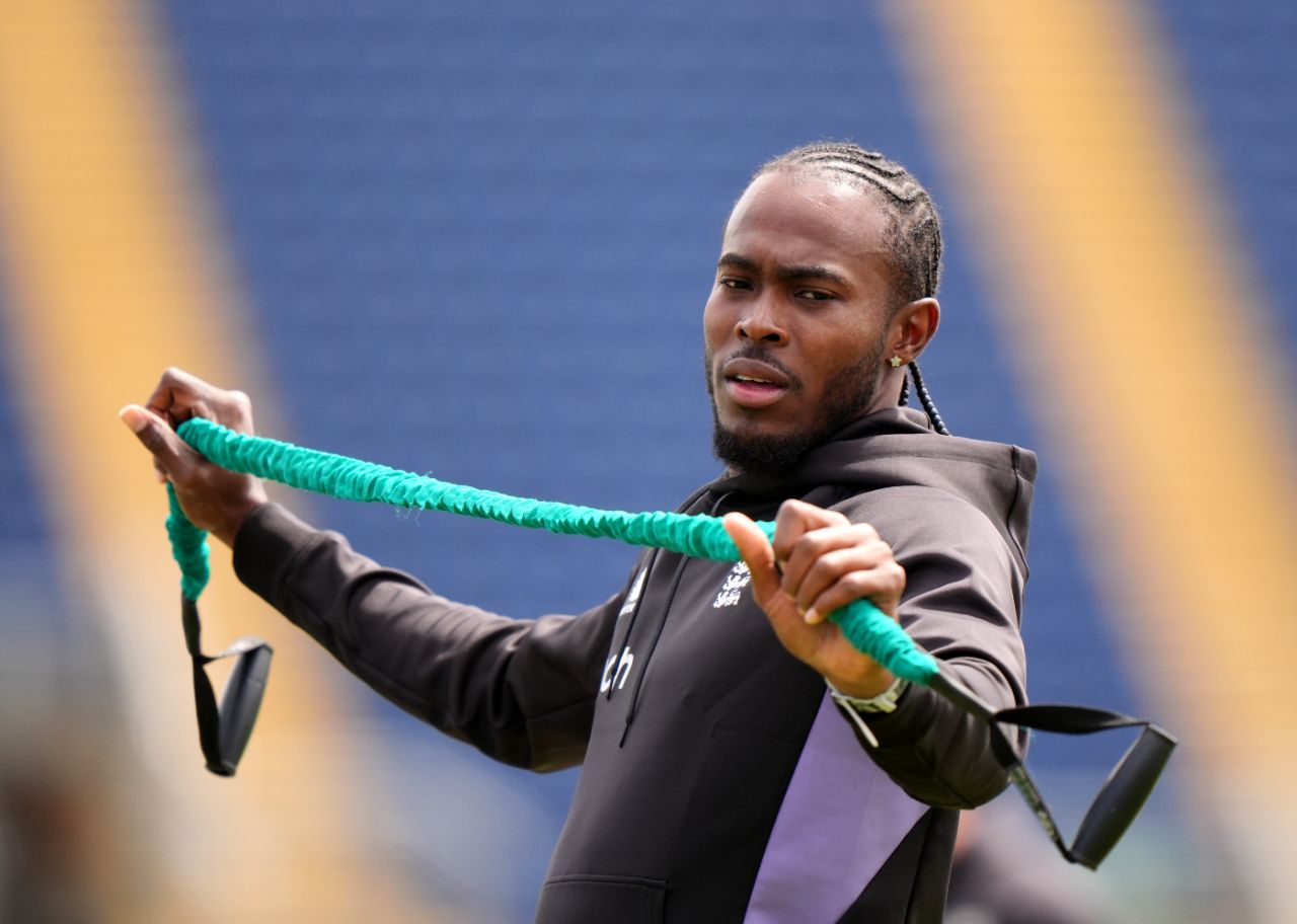 Jofra Archer warms up ahead of the third T20I against Pakistan, England vs Pakistan, 3rd T20I, Cardiff, May 27, 2024