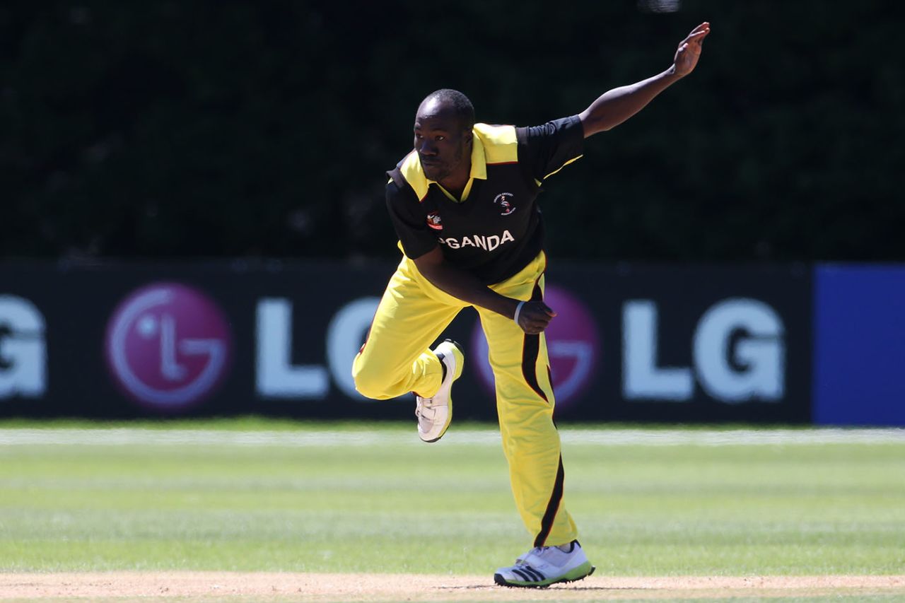 Frank Nsubuga bowls, Nepal vs Uganda, 9th place playoff, ICC World Cup Qualifier, Mount Maunganui, January 28, 2014