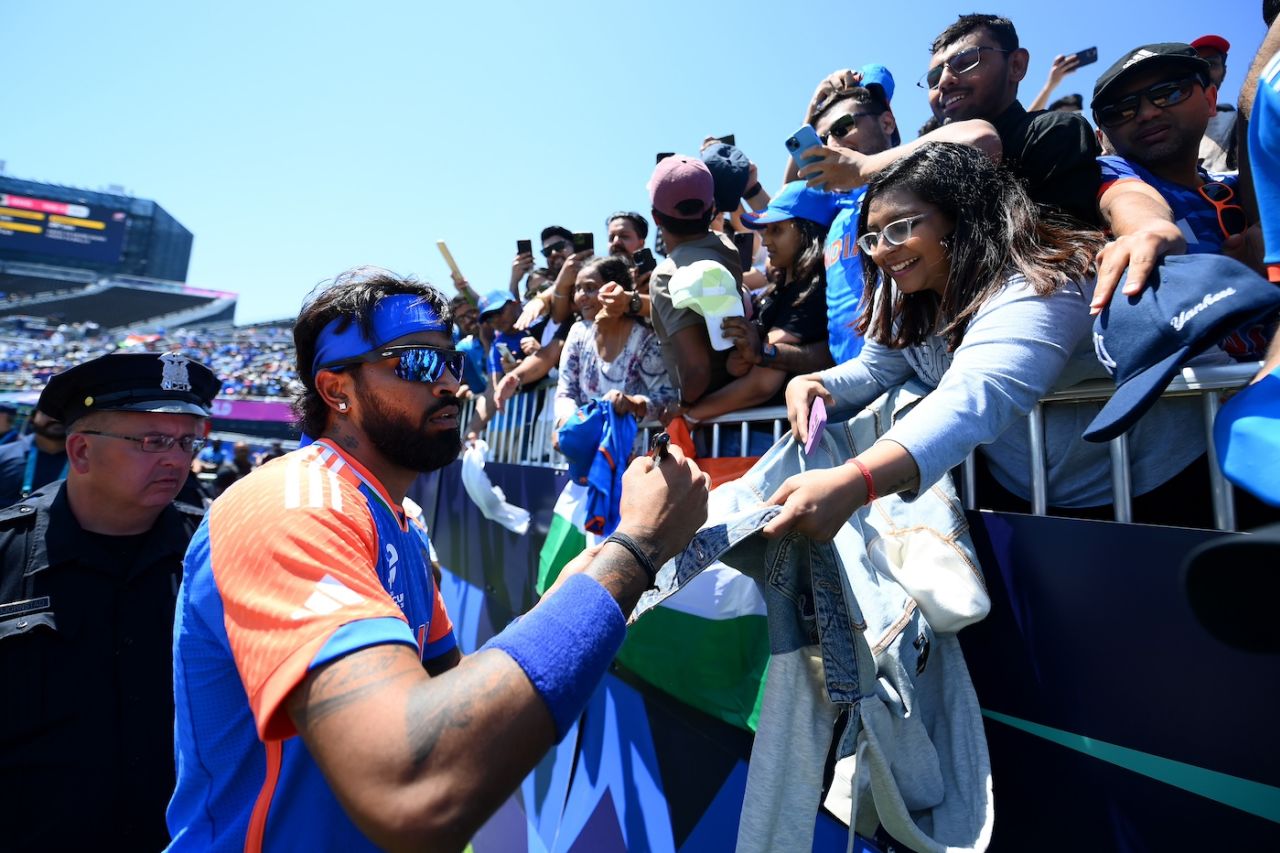 Hardik Pandya obliges autograph-hunters, Bangladesh vs India, T20 World Cup warm-up game, New York, June 1, 2024