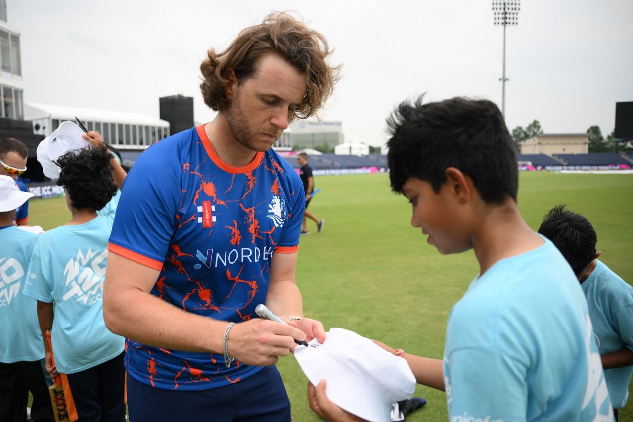 Max O'Dowd signs autographs, T20 World Cup, Dallas, June 3, 2024