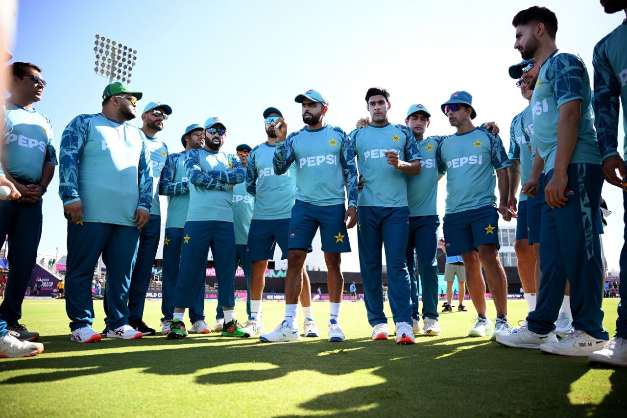 Babar Azam leads the chat in Pakistan's huddle, T20 World Cup 2024, USA vs Pakistan, Dallas, June 6 2024
