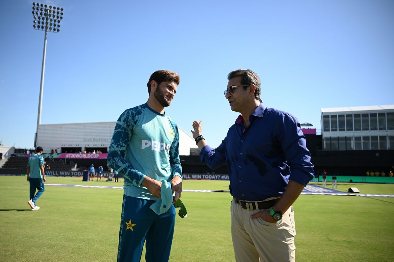 Shaheen Shah Afridi and Wasim Akram have a chat on the sidelines of the game, USA vs Pakistan, T20 World Cup, Dallas, June 6, 2024
