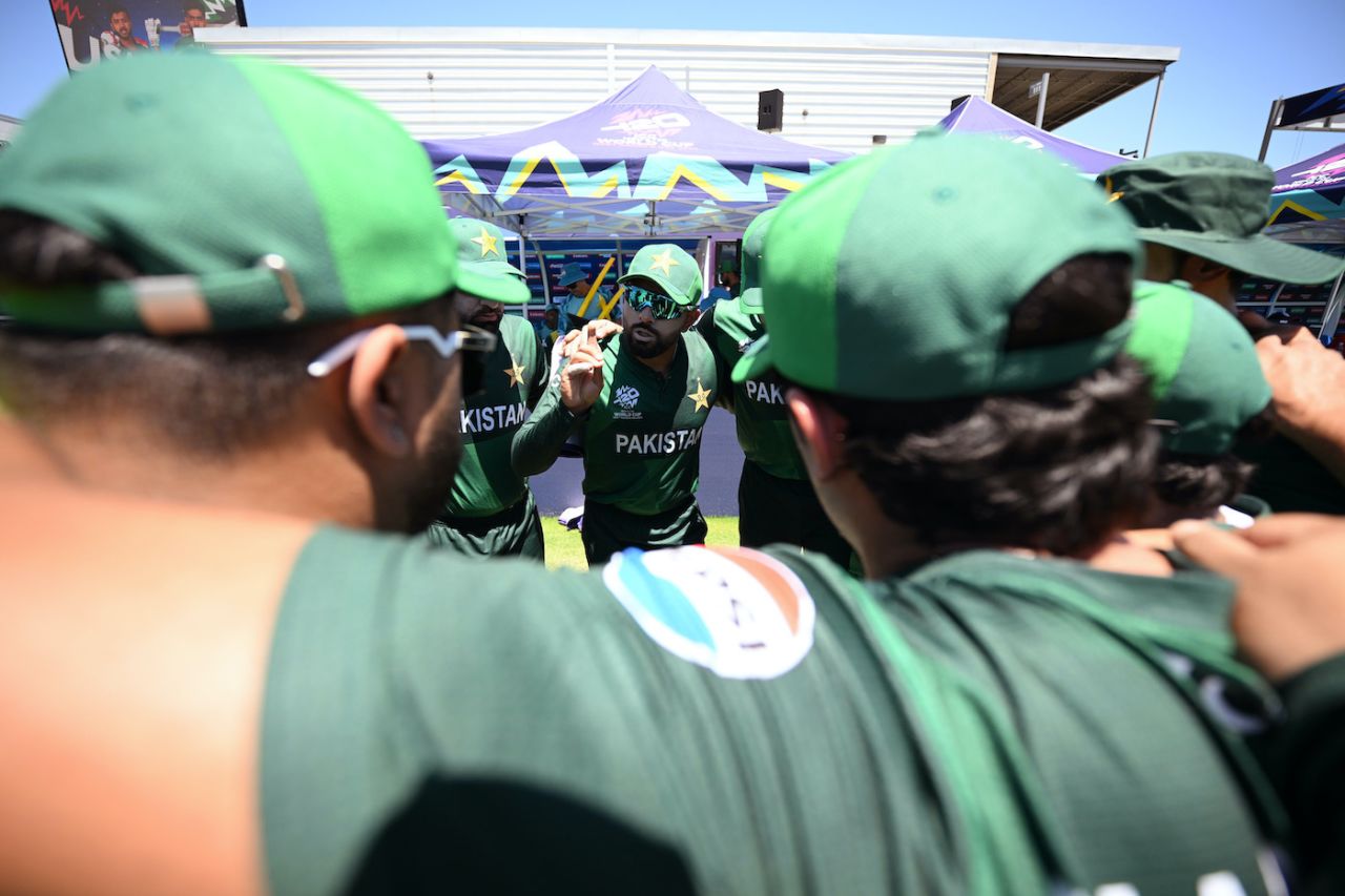 Pakistan captain Babar Azam addresses his team-mates in a huddle, T20 World Cup 2024, USA vs Pakistan, Dallas, June 6 2024