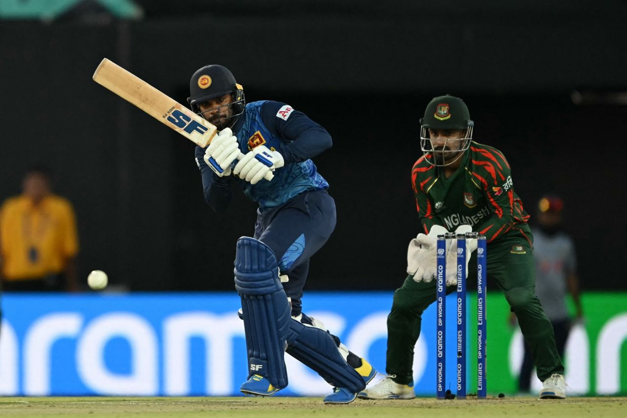 Dhananjaya de Silva plays the field, Bangladesh vs Sri Lanka, T20 World Cup, Dallas, June 7, 2024