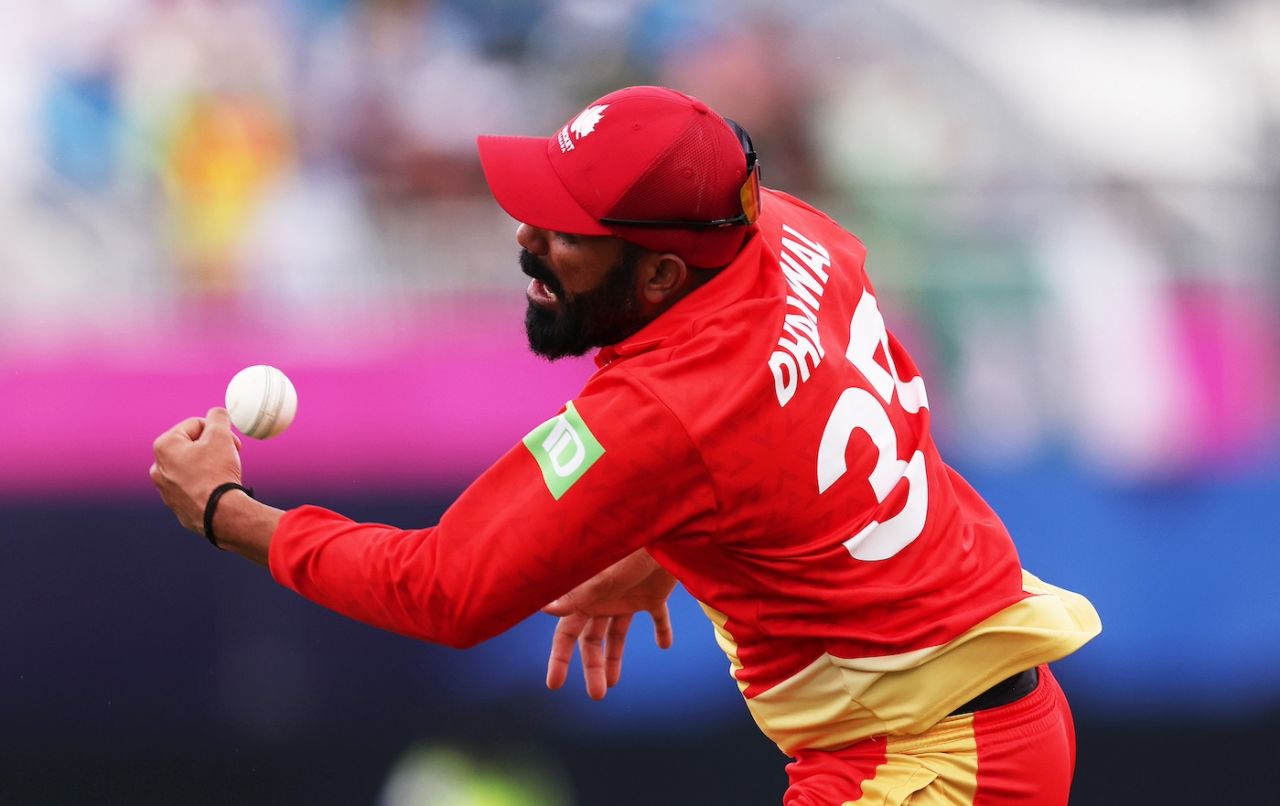 Navneet Dhaliwal spills a chance, Canada vs Pakistan, T20 World Cup 2024, New York, June 11, 2024