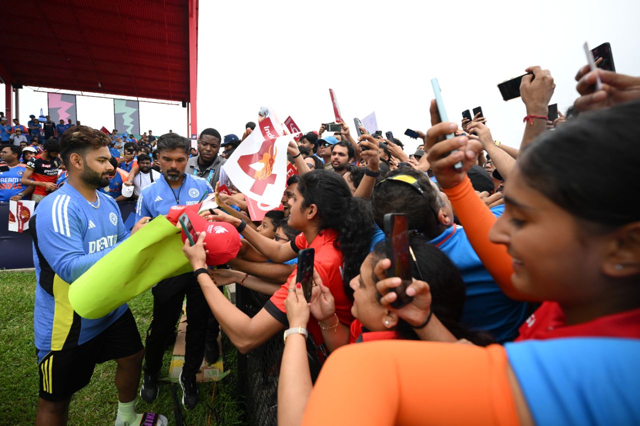 Rishabh Pant obliges autograph hunters on a damp day in Lauderhill, Canada vs India, T20 World Cup 2024, Group A, Lauderhill, June 15, 2024